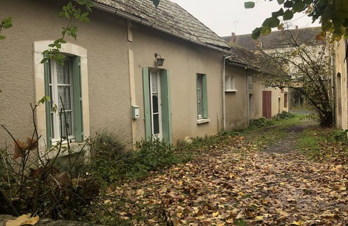 Saint-Pierre-de-Maille House | Le Charme Tranquille D'une Grange Convertie sur les Rives de la Gartempe