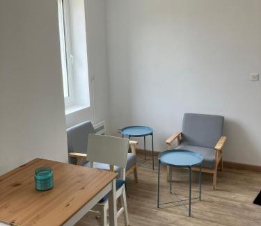Ecques Apartment | Le chat sur le balai