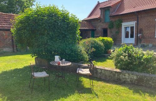 Ecques Apartment | Le chat sur le balai