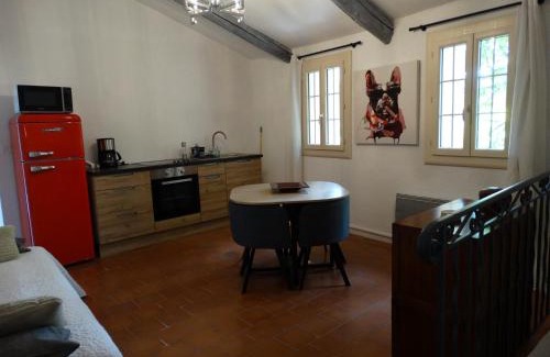 Saint-Michel-l'Observatoire House | Le Clos du Tilleul
