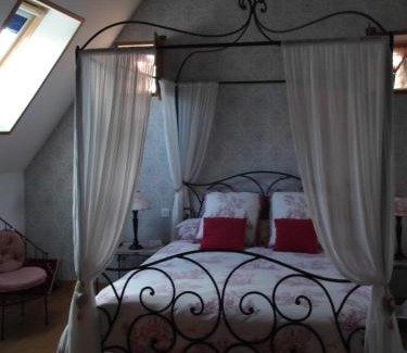 La Vendelee House | Le Clos des Tilleuls D Day Home, Chambres d'hôtes, Suite avec Sauna Privatif, Suite avec balnéothérapie privative, en supplément option SPA bain à remous