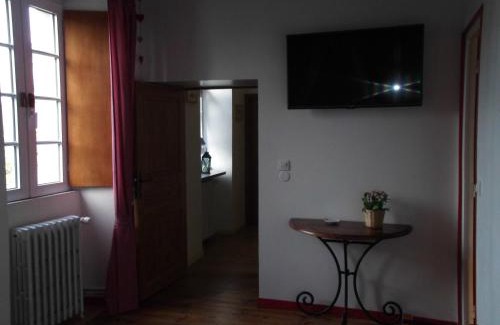 La Vendelee House | Le Clos des Tilleuls D Day Home, Chambres d'hôtes, Suite avec Sauna Privatif, Suite avec balnéothérapie privative, en supplément option SPA bain à remous