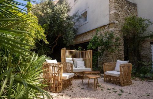 L'Isle-sur-la-Sorgue Apartment | Le Clos Violette et Le 11 D'Aglaé - Hôtel de Charme Design de Luxe
