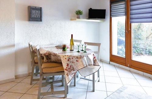 Sainte-Croix-en-Plaine Apartment | Le Cocon appart avec parking privé & terrasse