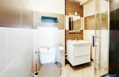Sainte-Croix-en-Plaine Apartment | Le Cocon appart avec parking privé & terrasse