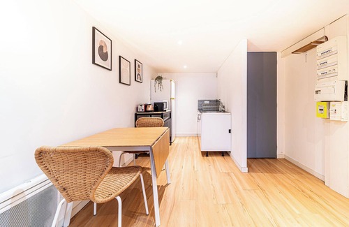 6th Arrondissement Apartment | Le Cosmo - Cosy appart 2 pers-Brotteaux-Métro B