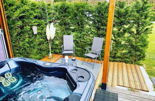 Barbizon House | LE COTTAGE BARBIZONNAIS avec jacuzzi privé à partir de 10 ans