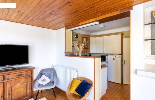 Anneville-sur-Mer House | Le Crépuscule. 300m from the beach, pets allowed.