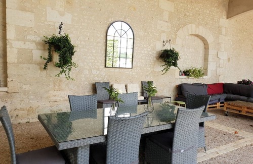 Pouillac House | LE DOMAINE DU HAUT PREAU-7 bedrooms-5 bathrooms, swimming pool, tennis court, petanque area
