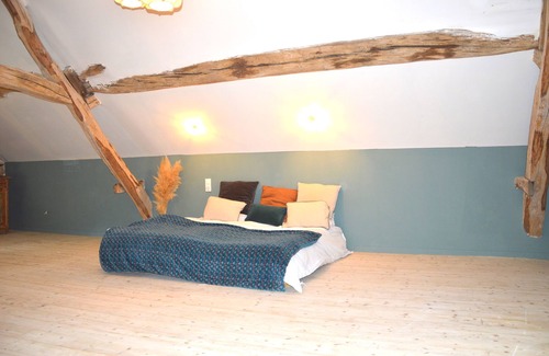 Stigny Bed & Breakfast | Le domaine aux herbes folles with swimming pool and breathtaking views in burgundy