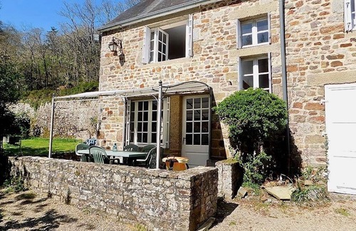 Campeaux Cottage | Le Gite De Cadran Solaire (3 Bedrooms, Sleeps 8)