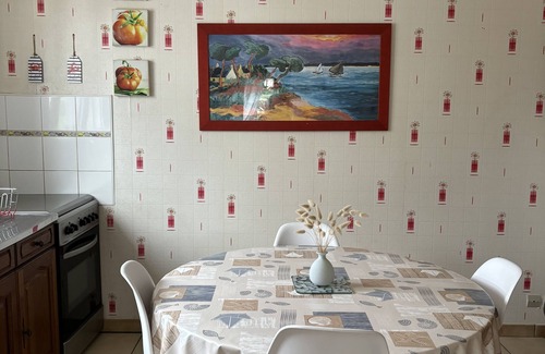 Plounevez-Lochrist House | Le Gite de la Baie du Kernic - 700 m from the sea - 150 m from the GR34 -