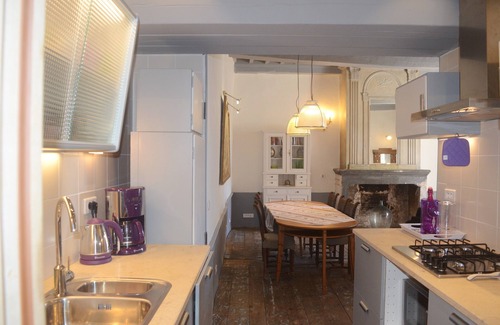 Serignac Apartment | Le Gobelin, spacious, renovated apartment in authentic home