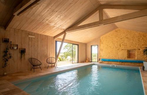 Pallanne Villa | Le Hameau - Villa de Luxe avec Piscine Intérieure & Jacuzzis