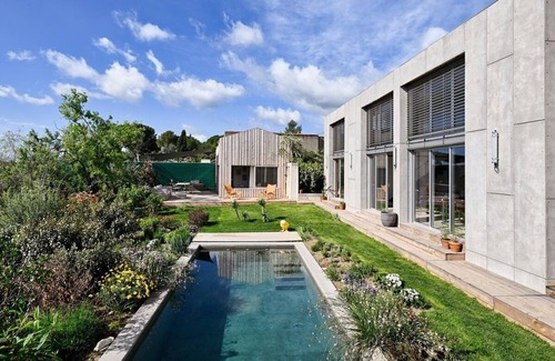 Calvisson House | le Hangar Yacco & Tiny House - Garage Revisité par Benoit Gillet Architecte