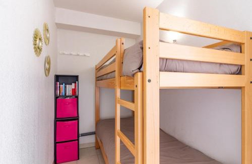 Azille Apartment | Le Jouarres - Appt climatisé avec piscine partagée