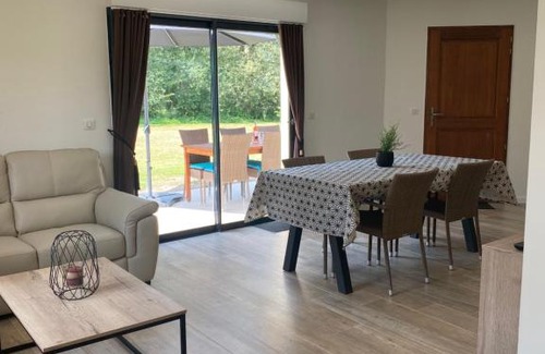 Lacapelle-Marival House | Le Lac Bleu 21