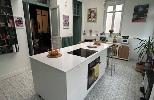Flore House | Le Mans Gem with Garage & Garden - Motorsport Fans Welcome