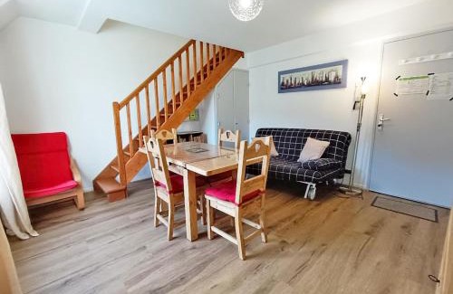 Bagneres-de-Luchon Apartment | Le Marmandais, T3 lumineux duplex, balcon, parking, wifi, proche thermes, ascenseur, 4 personnes