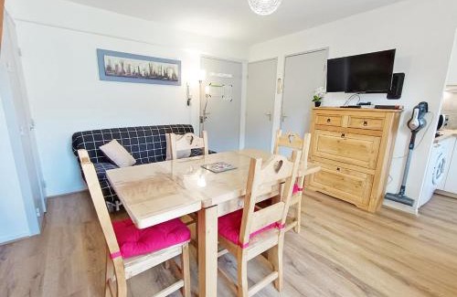 Bagneres-de-Luchon Apartment | Le Marmandais, T3 lumineux duplex, balcon, parking, wifi, proche thermes, ascenseur, 4 personnes