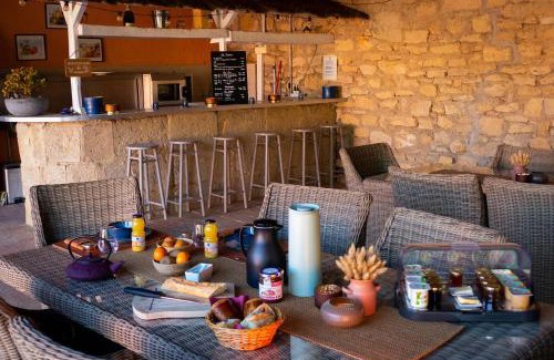 Ledenon Bed & Breakfast | Le Mas de Gleyzes - Charme Authentique & Détente avec Piscine