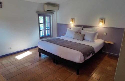 Chantemerle-les-Grignan Hotel | Le Mas des Laurels