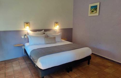 Chantemerle-les-Grignan Hotel | Le Mas des Laurels
