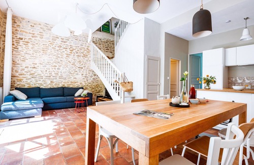 Valreas Cottage | "Le Mas des Platanes", the Aparté gîte in Provence