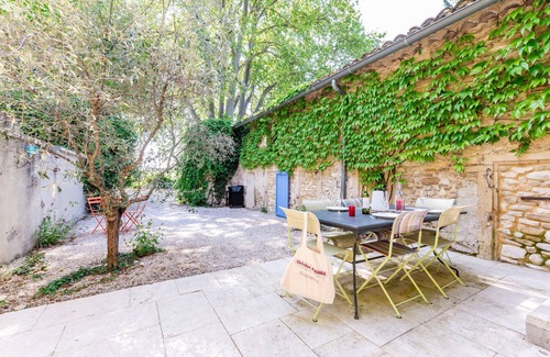 Valreas Cottage | "Le Mas des Platanes", the Aparté gîte in Provence