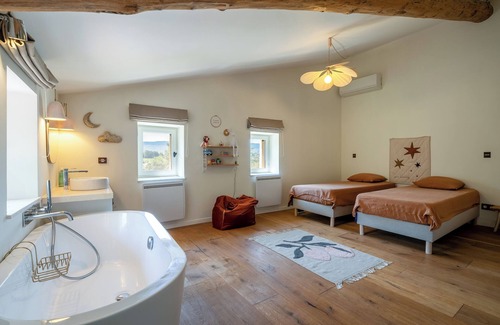 Gordes Other | Le Mas Ohana | Authentic hamlet farmhouse in Gordes