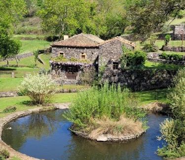 Saint-Arcons-d'Allier Bed & Breakfast | le moulin
