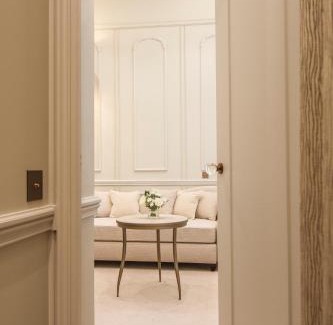 7th Arrondissement Hotel | Le Narcisse Blanc
