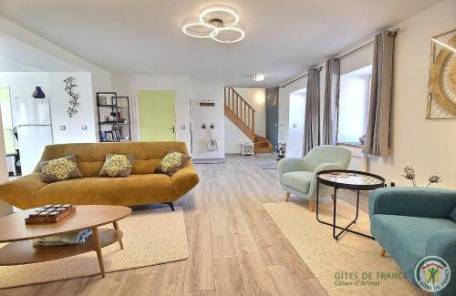 Bourbriac House | Le nid d'hirondelles