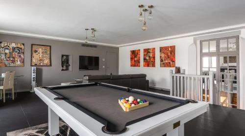 Quartier de la Monnaie Apartment | Le Notre Dame - Luxury Apartment with Seine View