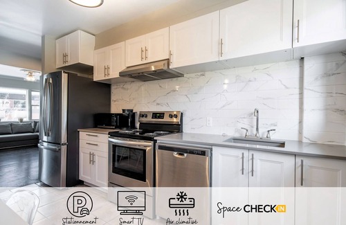 Ahuntsic Apartment | Le Paisible | Subway | AC | Free Parking