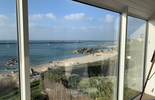 Plouescat House | 'LE PARADIS BLEU' house "feet in the water" and facing the typically Breton port