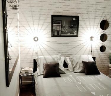Antony Apartment | Le Parisien T1Antony-Berny by Beds4Wanderlust - 35m2 avec Balcon - Aéroport Orly 5miles - Train Station RER B ORLYVAL 1mile