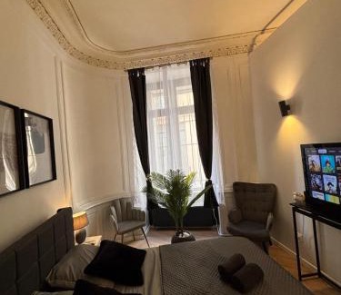La Celle-sous-Gouzon Apartment | Le petit boudoir de Beziers