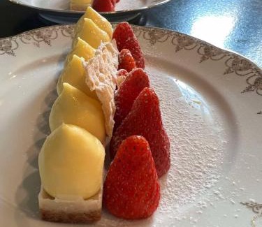 Baye Bed & Breakfast | Le Petit Château