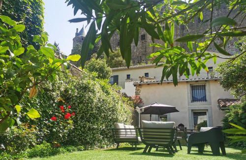 Carcassonne House | Le Petit Chai niché sous la Cité,
