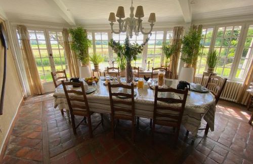 Bouges-le-Chateau Bed & Breakfast | Le Petit Chateau De Sainte Colombe
