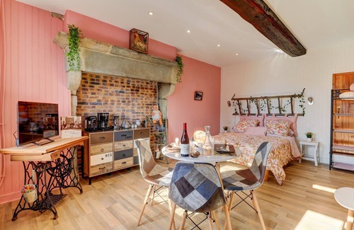 Collonge-en-Charollais Apartment | Le Petit Pressoir - Charmant studio