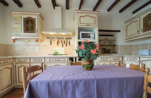 Salerm House | Le Petit Manoir de Campagne