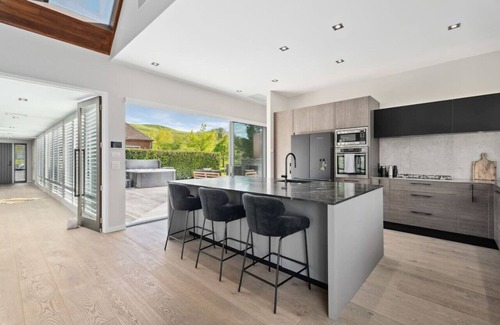 Lake Hayes House | Le Petit Pavillon | Four-bedroom Home