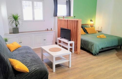 La Roche-Chalais Apartment | Le Petit Rochelais Studio 3 pers Pro & Loisirs