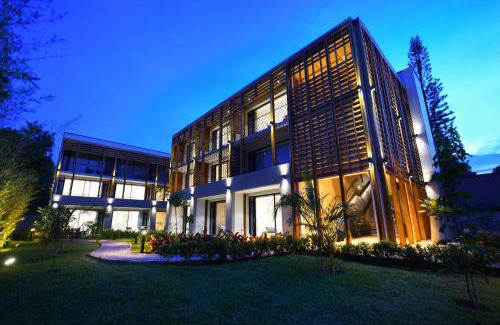 Kampala Hotel | Le Petit Village Boutique Hotel & Spa