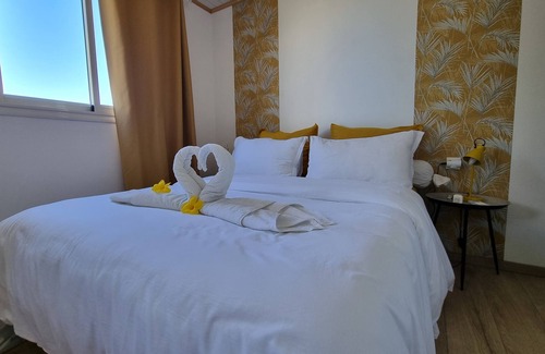 Montvert-les Bas House | Le Poinsettia Bungalow