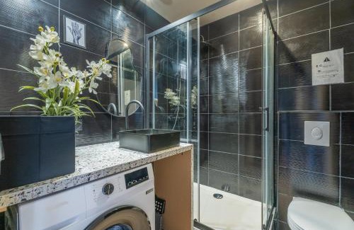 La Capelette Apartment | Le Poker Love Jacuzzi