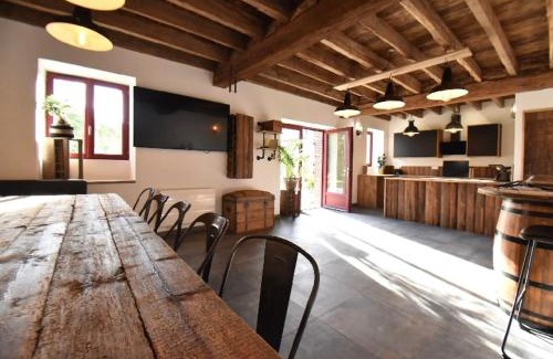 Broue Bed & Breakfast | LE RELAIS DES CALECHES - La Jungle Room