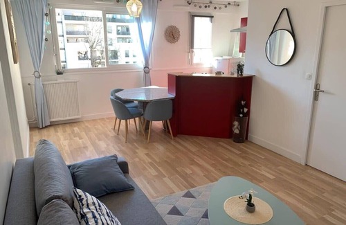 Republique - Tolstoi Apartment | LE RICHELIEU Comfortable 1 Bedroom Apartment – ​Gratte-Ciel District,